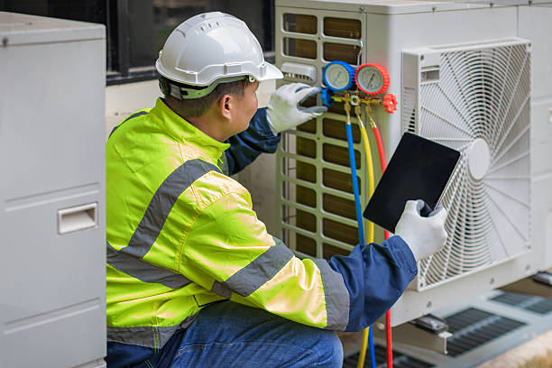 Professional Hvac technician working in Smithville, OH